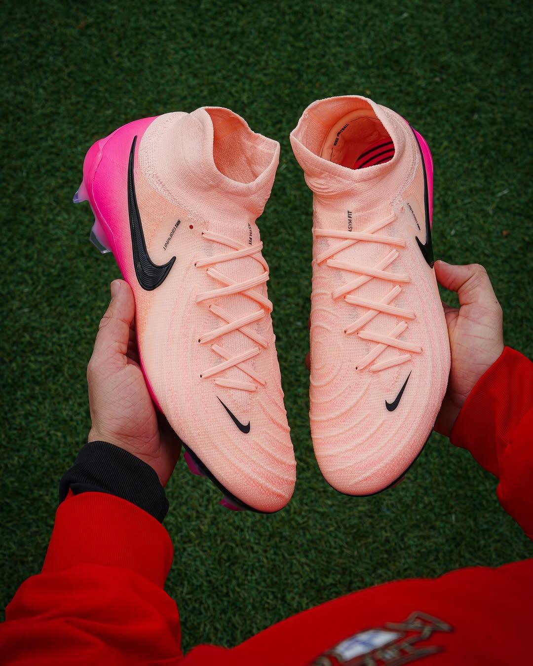 Precision in Every Play: Nike Phantom Luna 2 Elite FG